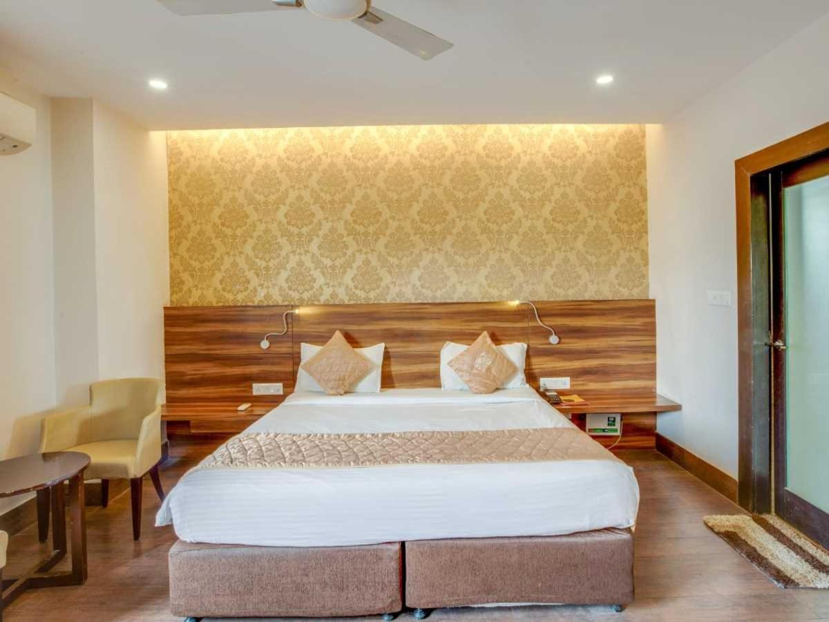 Hotel Sandstone Inn Lucknow Exterior photo