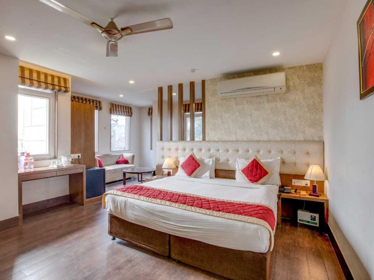 Hotel Sandstone Inn Lucknow Exterior photo