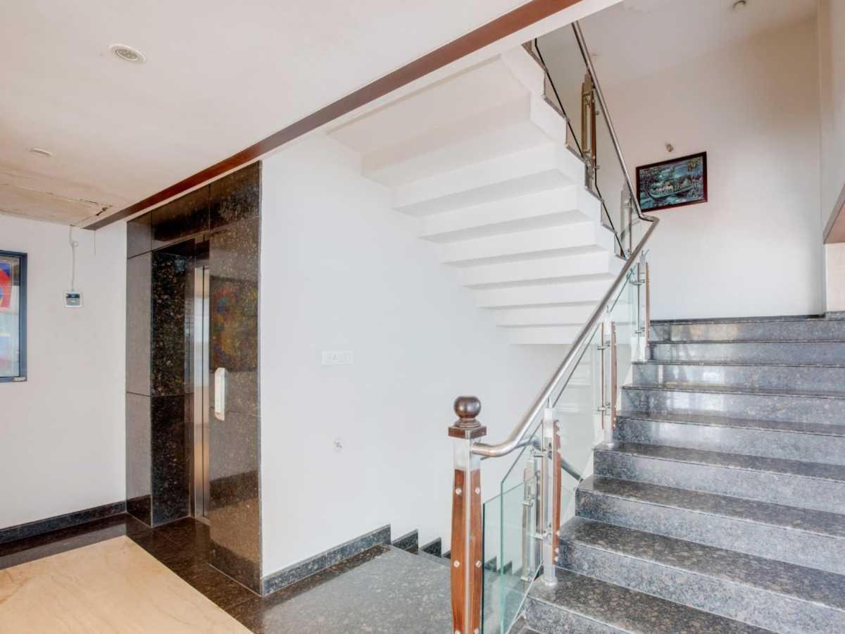 Hotel Sandstone Inn Lucknow Exterior photo