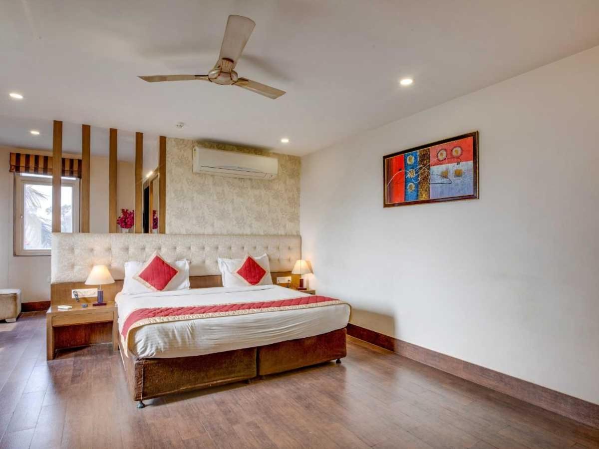 Hotel Sandstone Inn Lucknow Exterior photo