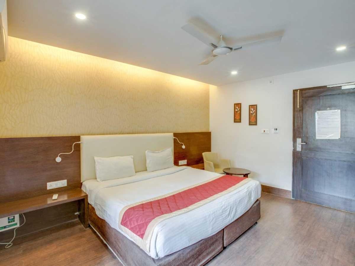 Hotel Sandstone Inn Lucknow Exterior photo