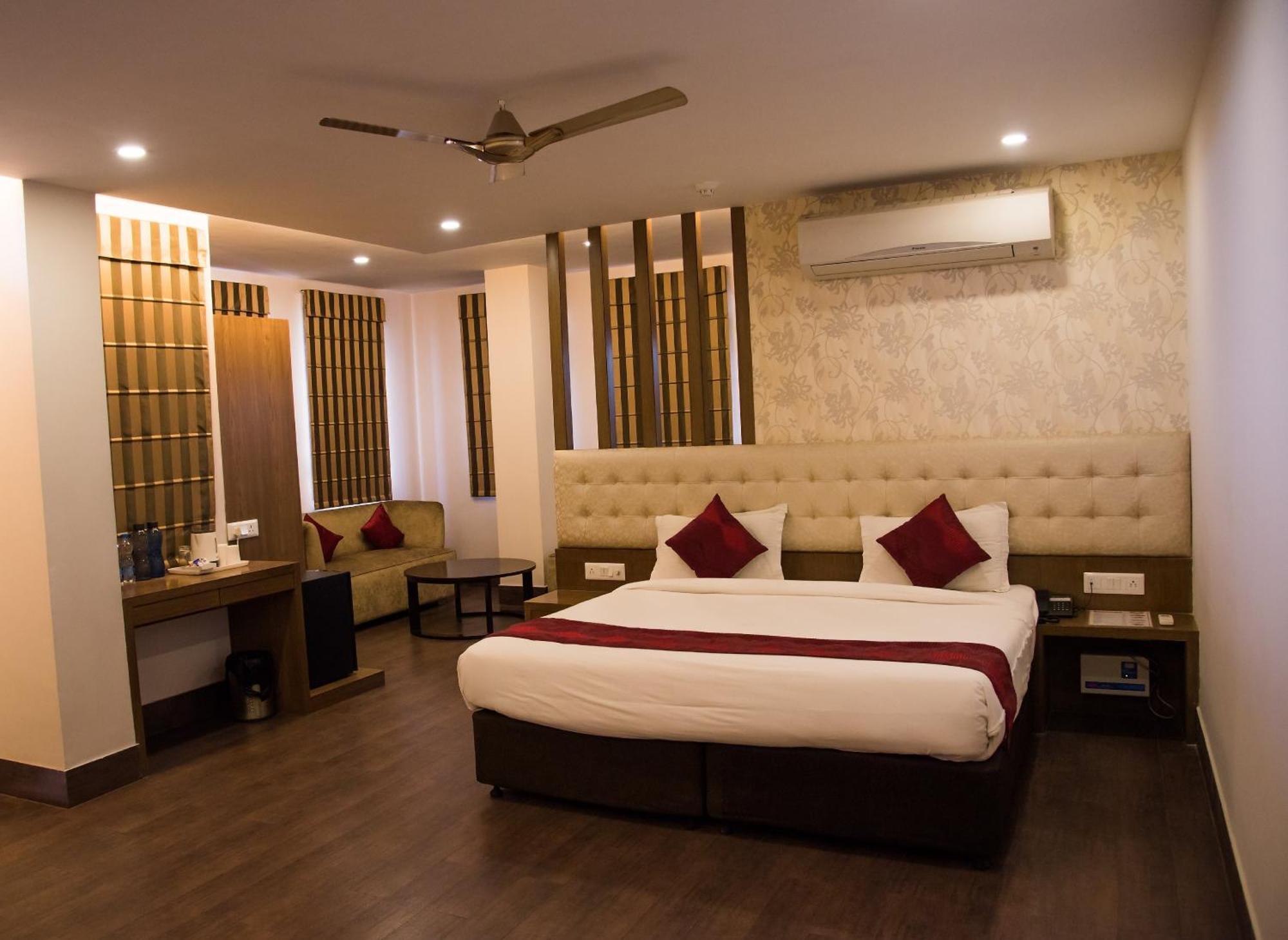 Hotel Sandstone Inn Lucknow Exterior photo